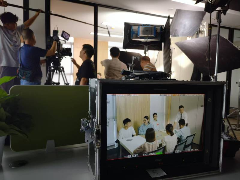 静乐县TVC拍摄公司：科技产品视觉化大师，诠释未来感与功能美学